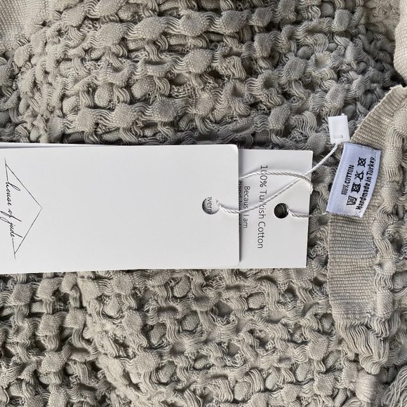 ❌SOLD House of Jude Waffle Knit Throw - Picture 3 of 5